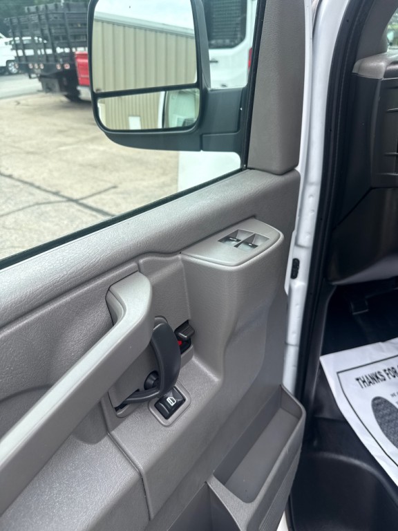 2021 Chevrolet Express Image 17