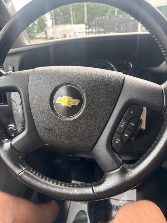 2021 Chevrolet Express Image 19