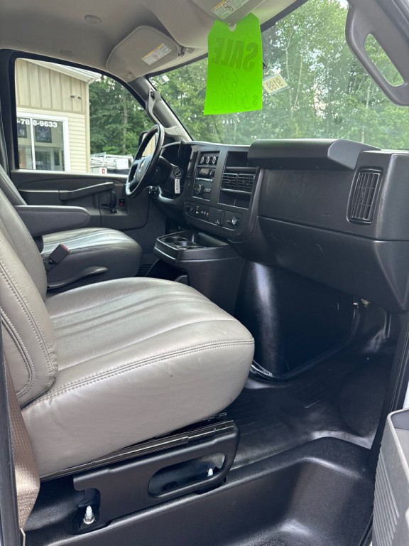 2020 Chevrolet Express Image 10