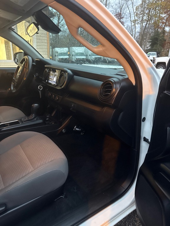 2020 Toyota Tacoma Image 10