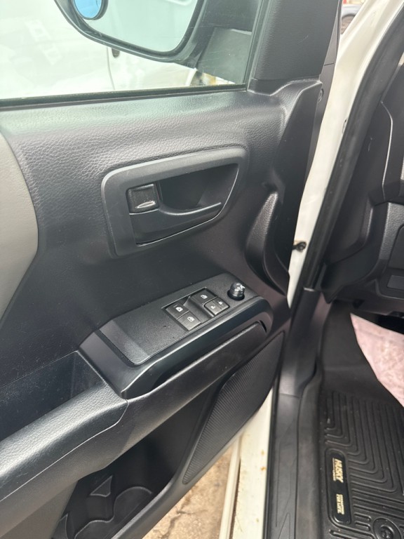 2020 Toyota Tacoma Image 11