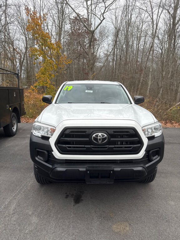 2019 Toyota Tacoma Image 2