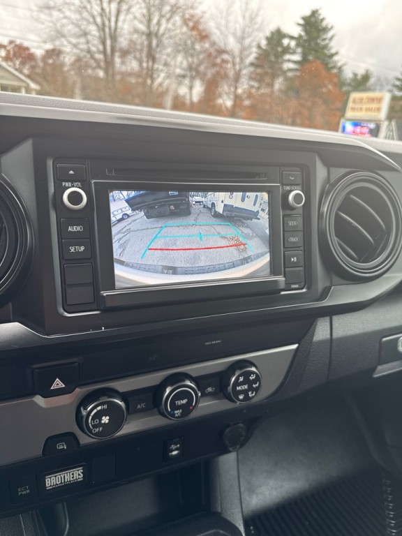 2019 Toyota Tacoma Image 10