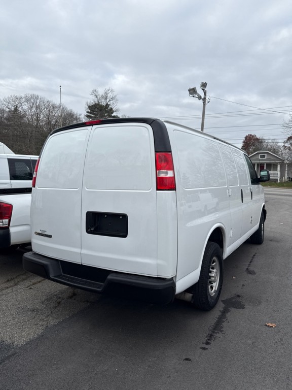 2020 Chevrolet Express Image 4