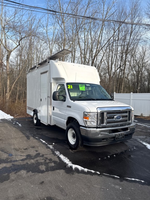 2021 Ford Econoline Image 1