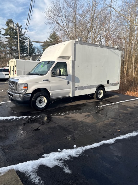 2021 Ford Econoline Image 4