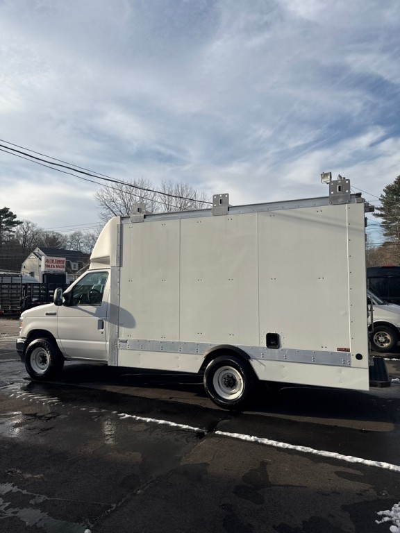 2021 Ford Econoline Image 5