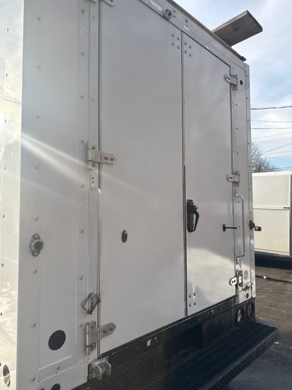 2021 Ford Econoline Image 6