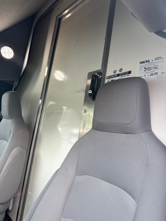 2021 Ford Econoline Image 18