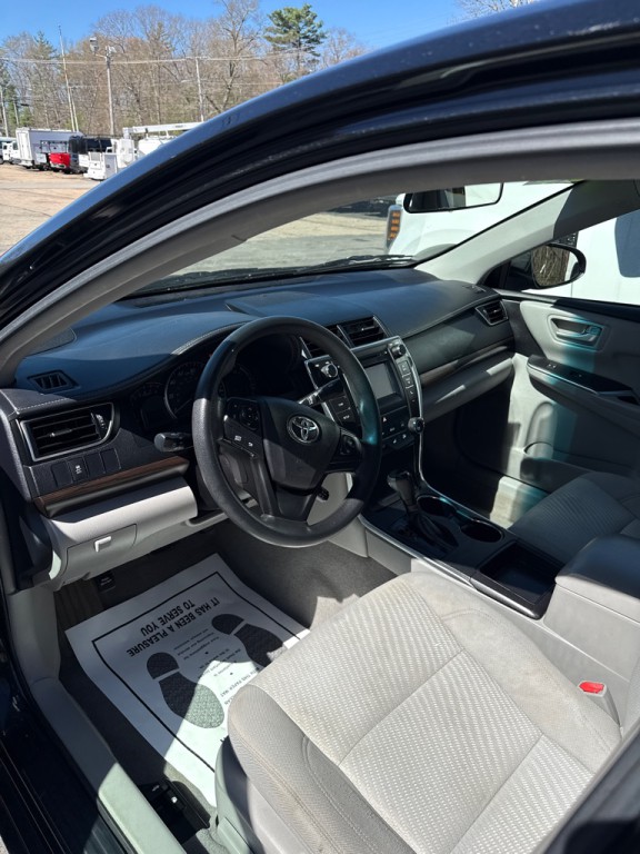 2015 Toyota Camry Image 10