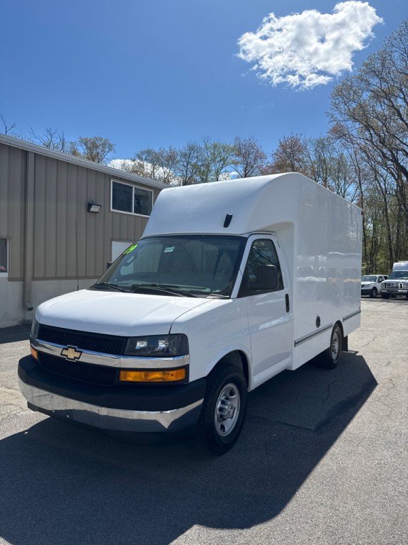 2019 Chevrolet Express Image 3