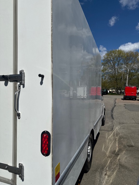 2019 Chevrolet Express Image 8