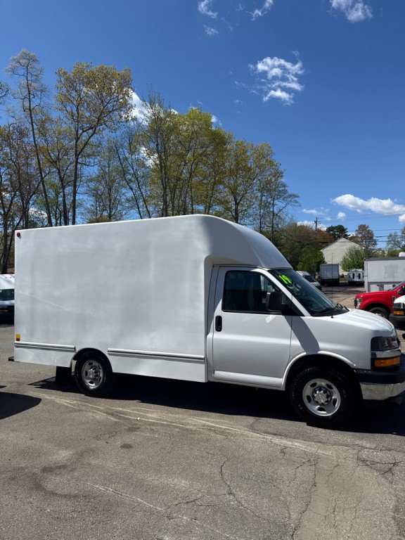 2019 Chevrolet Express Image 9