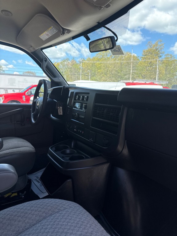 2019 Chevrolet Express Image 12