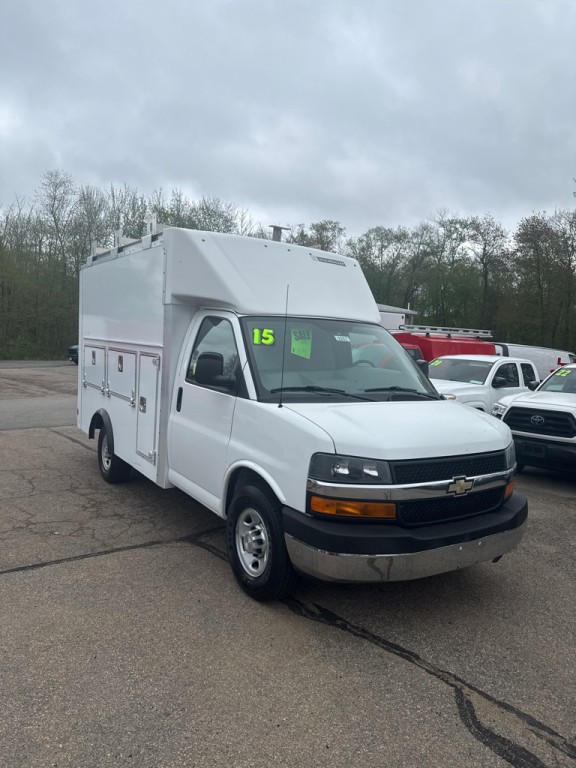 2015 Chevrolet Express Image 1