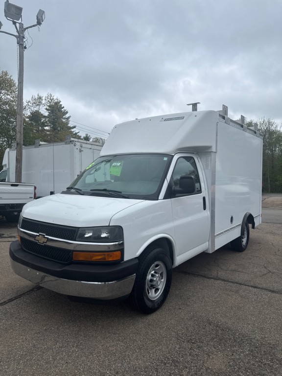 2015 Chevrolet Express Image 3