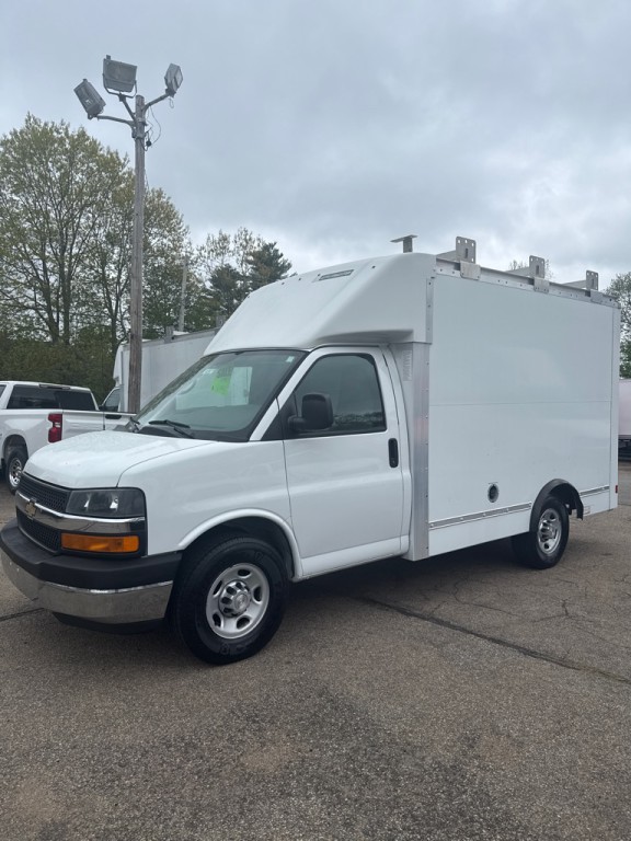 2015 Chevrolet Express Image 4