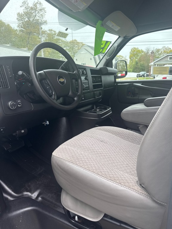 2015 Chevrolet Express Image 14