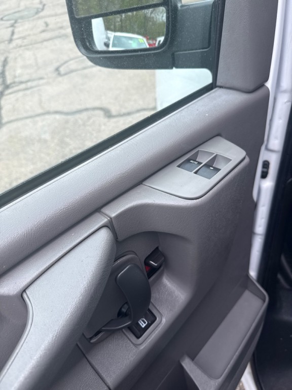2015 Chevrolet Express Image 15