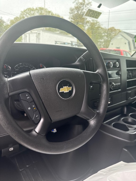 2015 Chevrolet Express Image 16