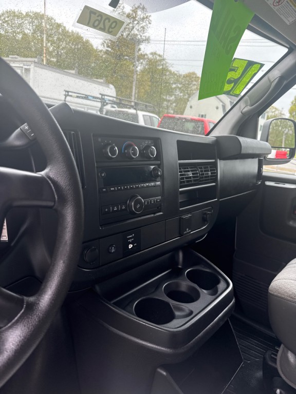 2015 Chevrolet Express Image 17