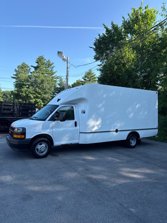 2024 Chevrolet Express Image 4