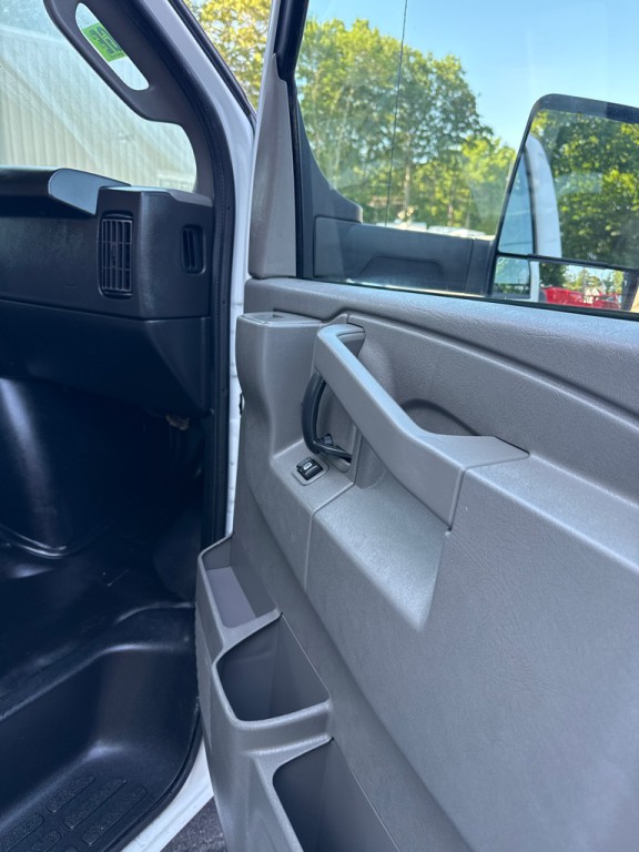 2024 Chevrolet Express Image 12