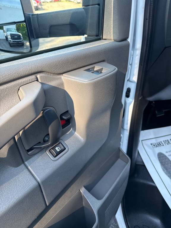 2024 Chevrolet Express Image 19