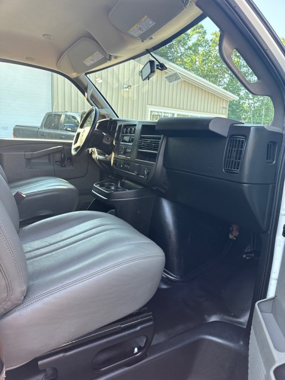 2020 Chevrolet Express Image 12