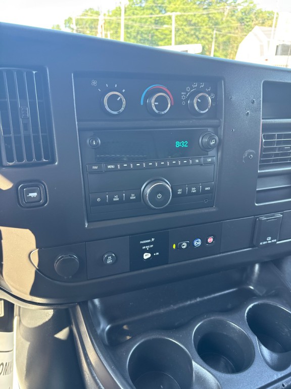 2020 Chevrolet Express Image 16