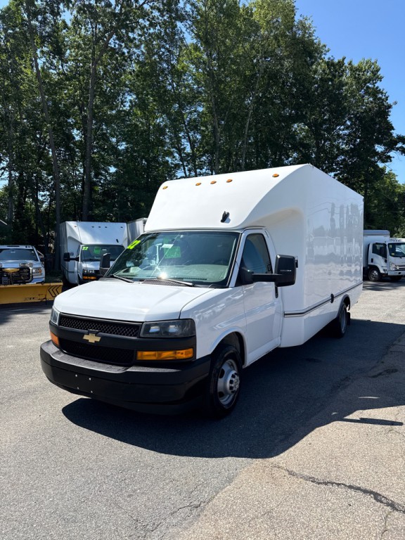 2022 Chevrolet Express Image 3