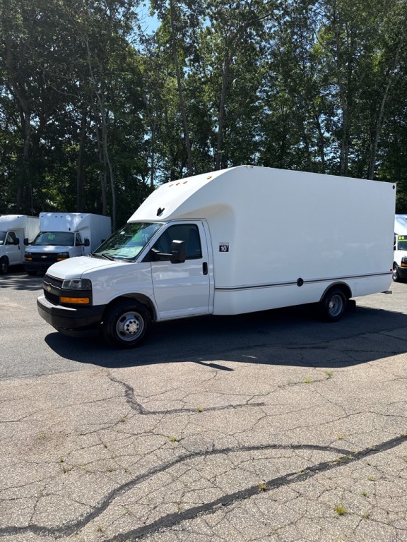 2022 Chevrolet Express Image 4