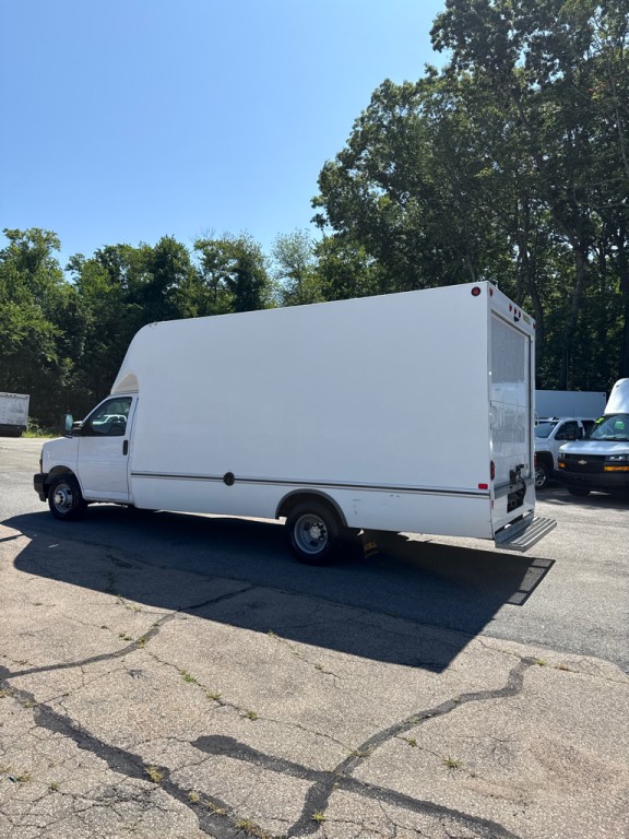 2022 Chevrolet Express Image 5