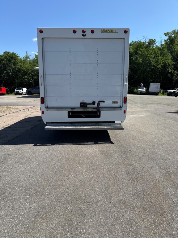 2022 Chevrolet Express Image 7