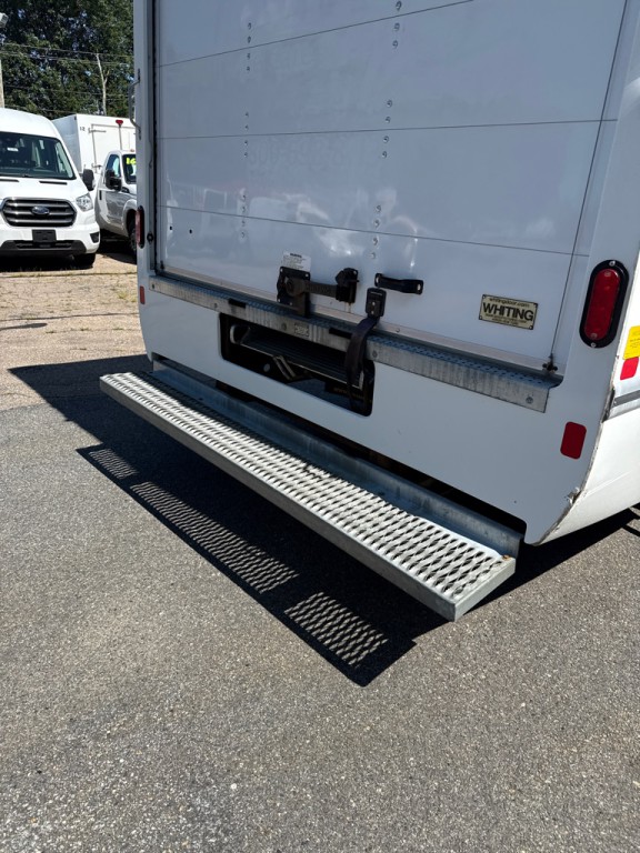 2022 Chevrolet Express Image 9