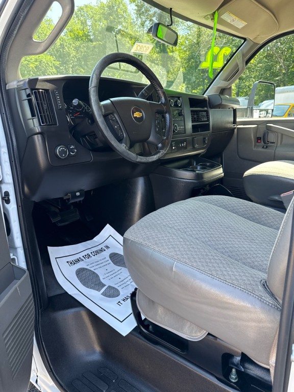 2022 Chevrolet Express Image 12