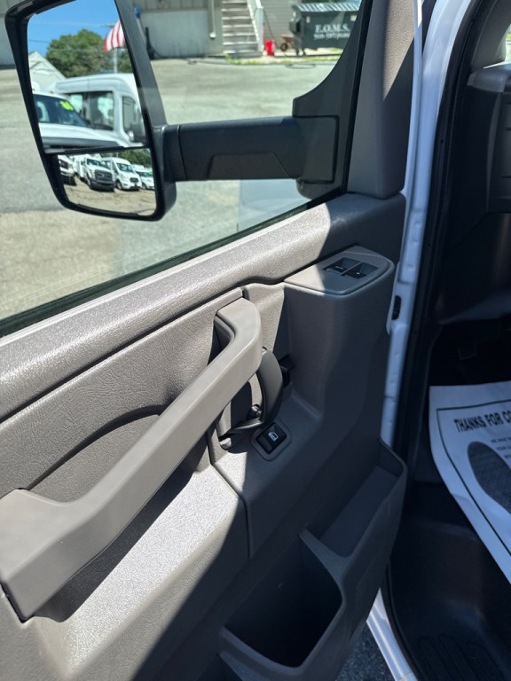 2022 Chevrolet Express Image 13