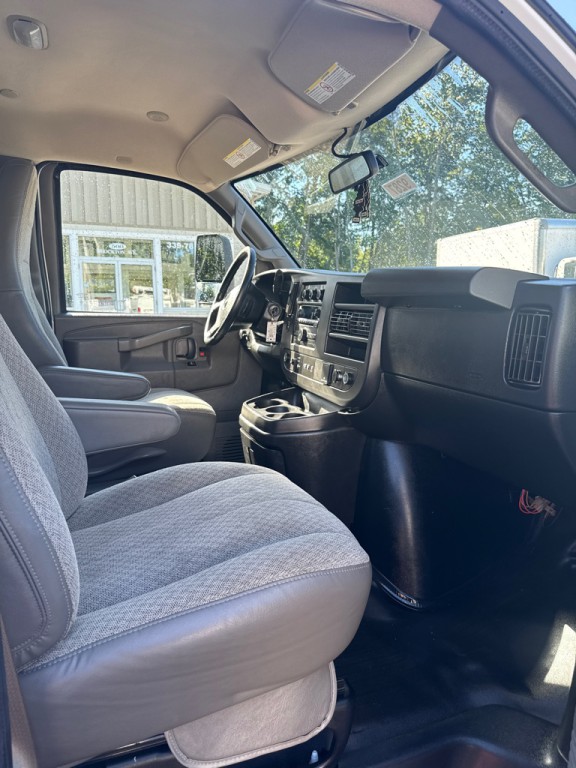 2020 GMC Savana Image 15
