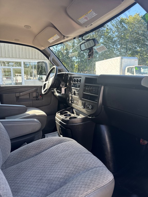 2020 GMC Savana Image 16
