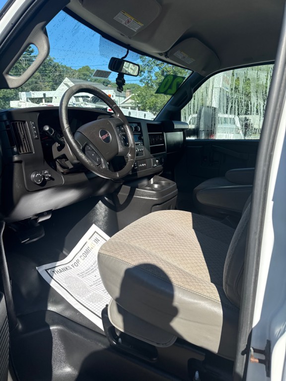 2020 GMC Savana Image 17