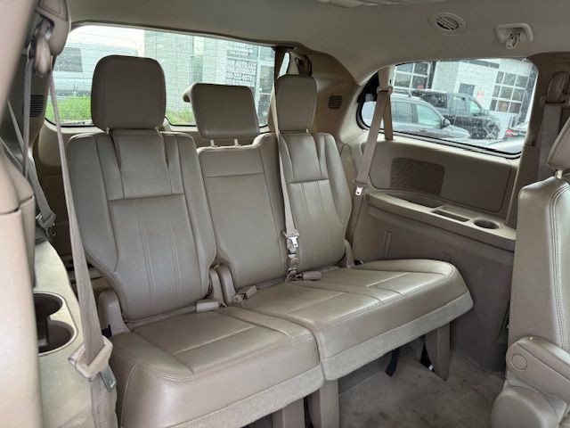 2012 Chrysler Town & Country Image 23