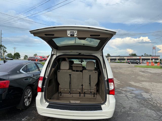 2012 Chrysler Town & Country Image 31
