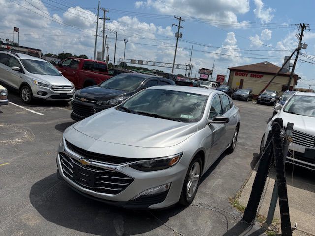 2020 Chevrolet Malibu Image 2