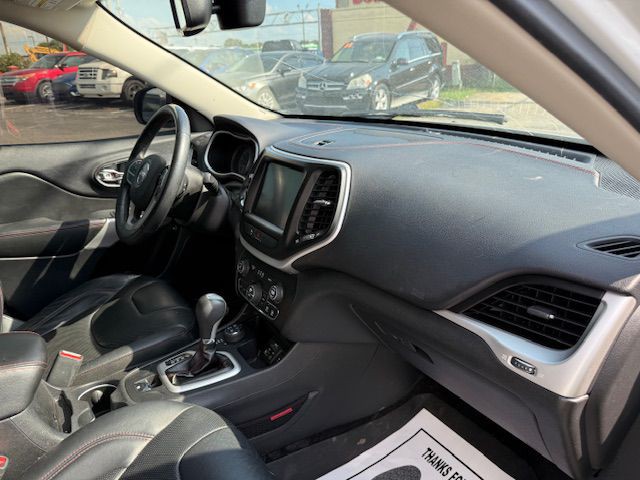 2017 Jeep Cherokee Image 16