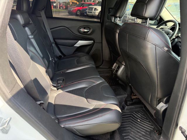 2017 Jeep Cherokee Image 19