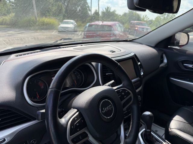 2017 Jeep Cherokee Image 30