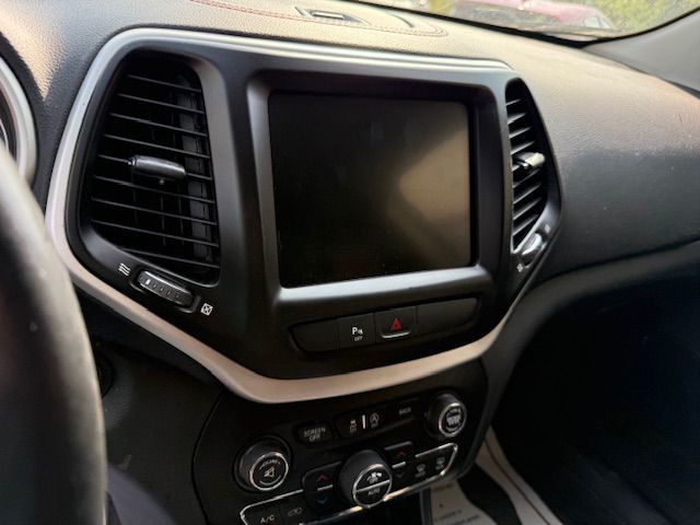 2017 Jeep Cherokee Image 31