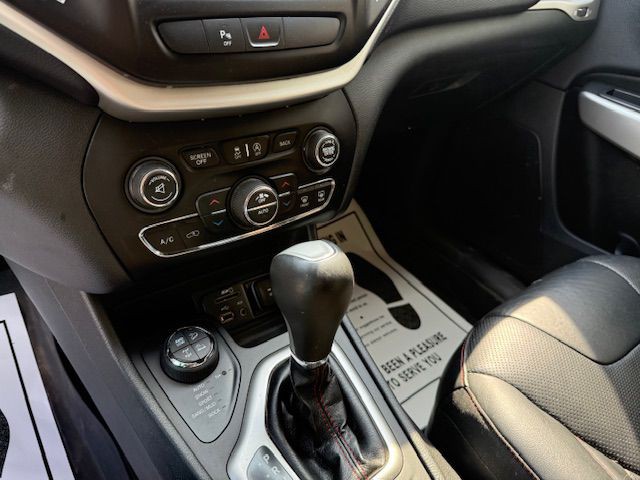 2017 Jeep Cherokee Image 33