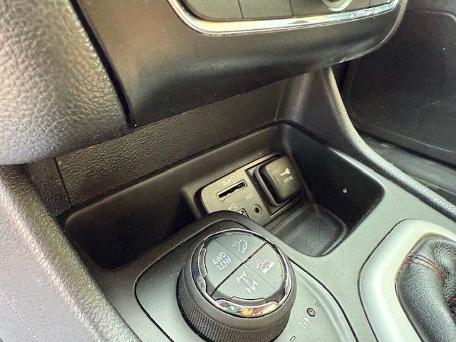 2017 Jeep Cherokee Image 34