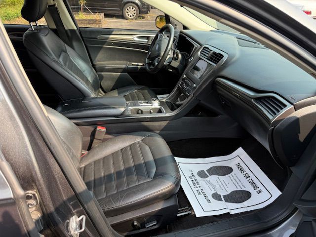 2017 Ford Fusion Image 24